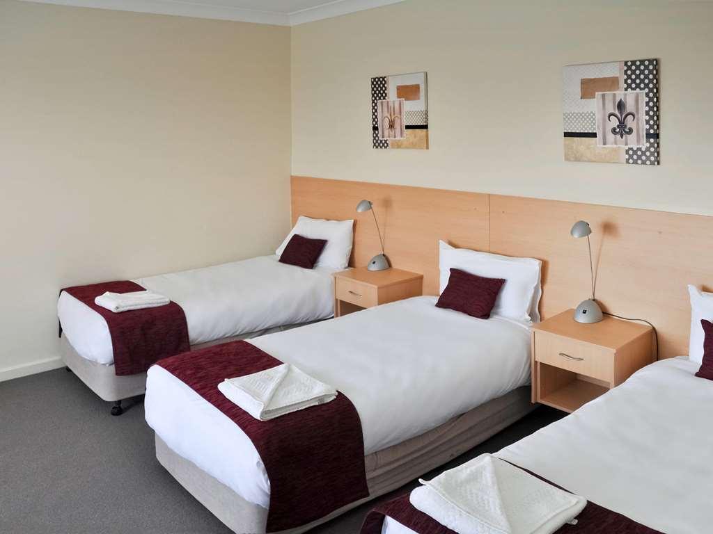 Ibis Styles Orange Hotel Стая снимка