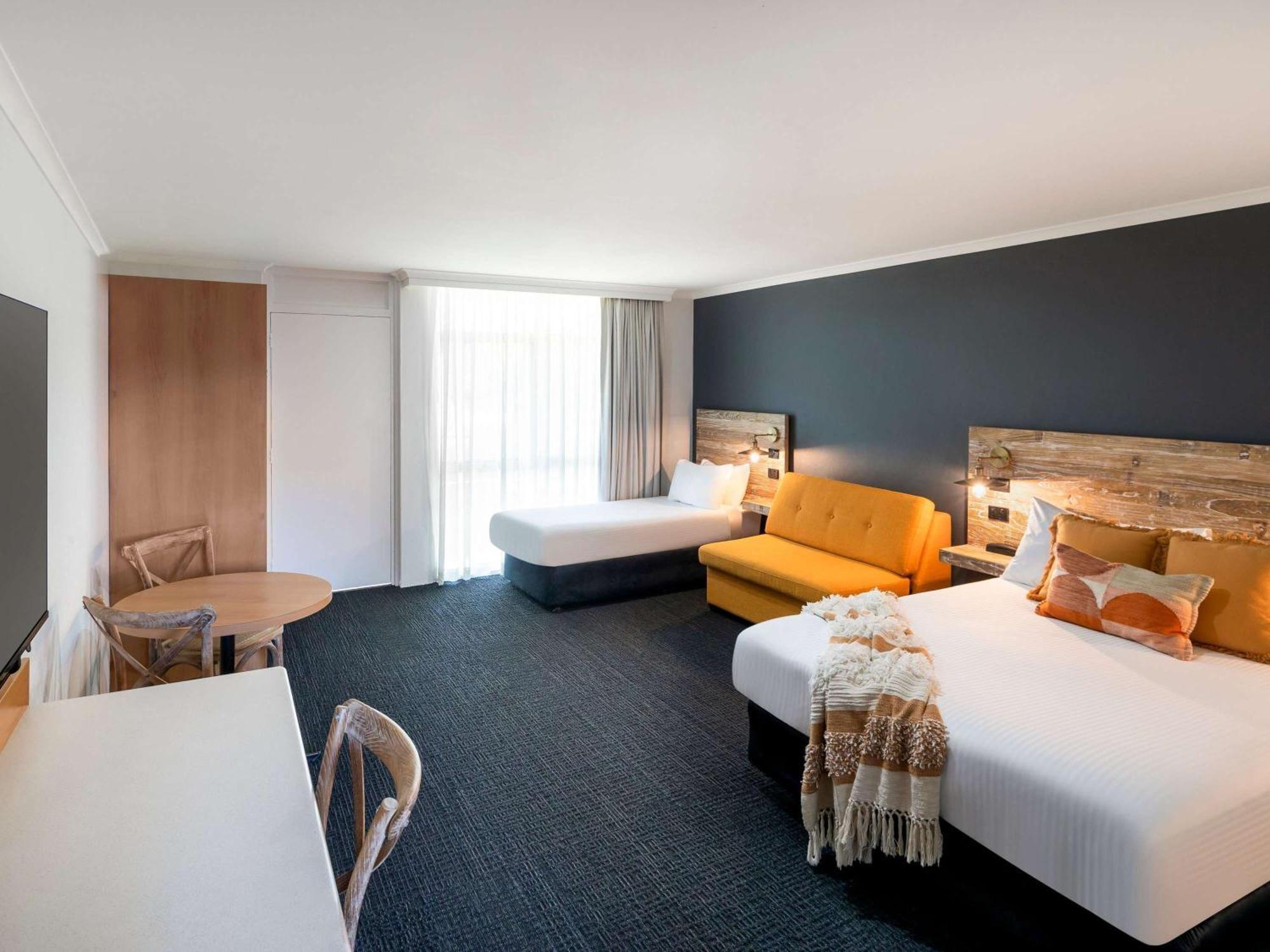 Ibis Styles Orange Hotel Екстериор снимка